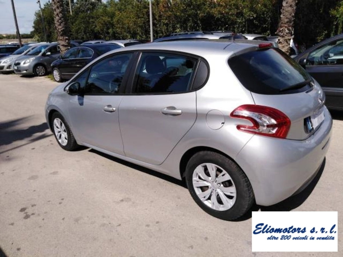 Peugeot 208 e-HDi 92 CV Stop&Start robotizzato 5 porte Active (2)