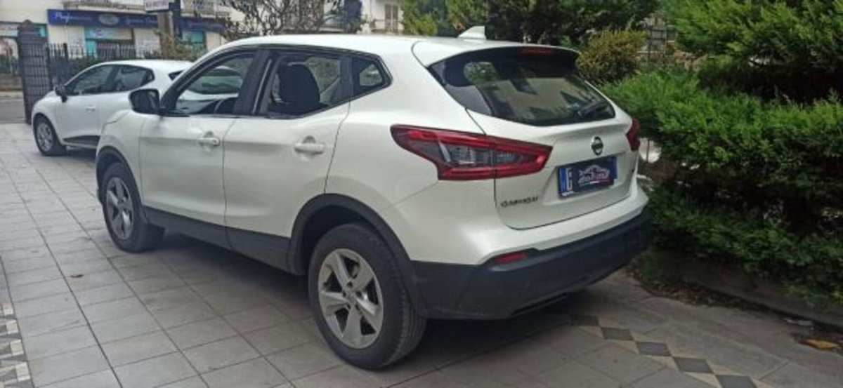 Nissan Qashqai 1.5 dCi Business (2)