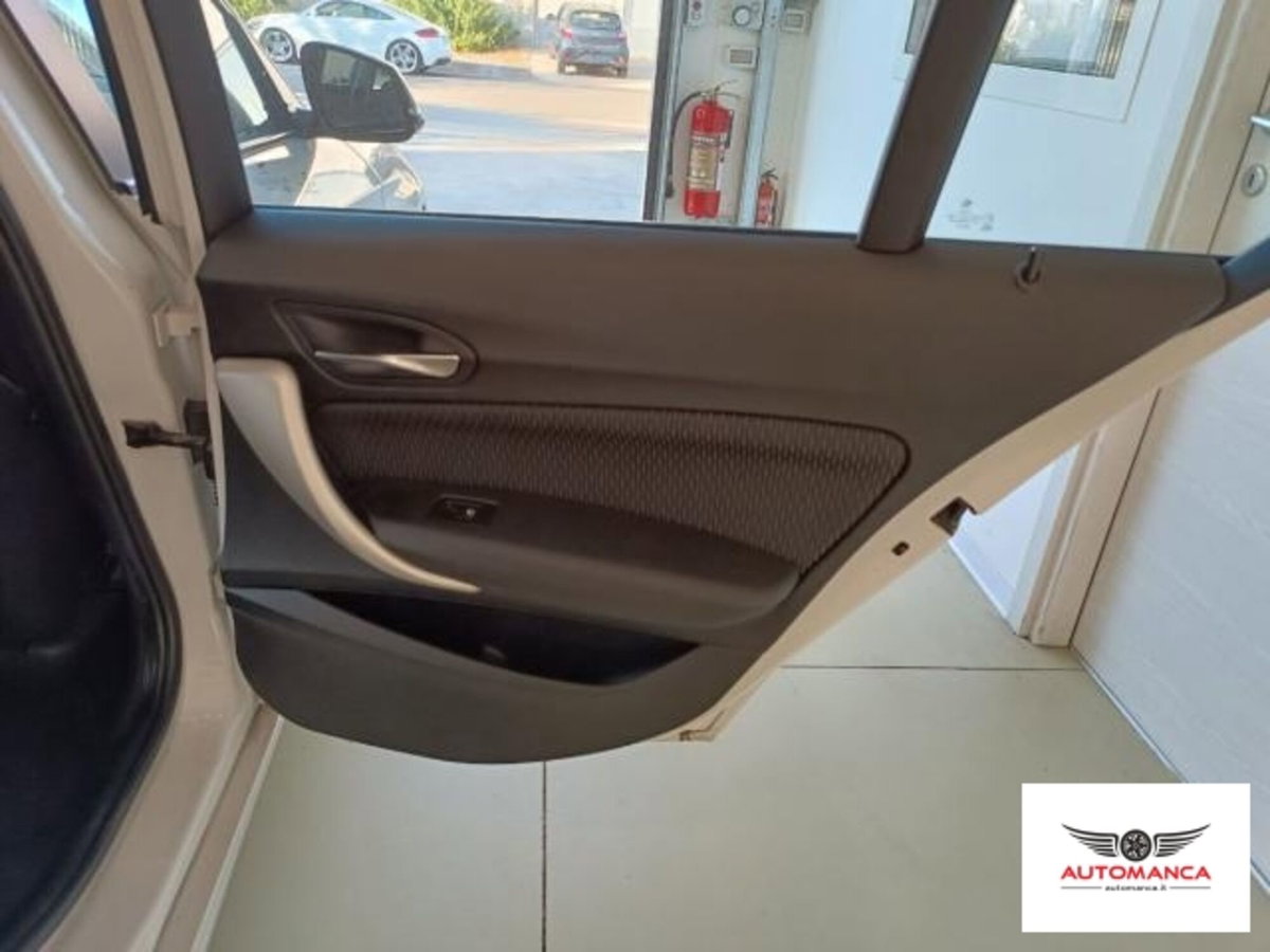BMW Serie 1 116d 5p. Sport (16)