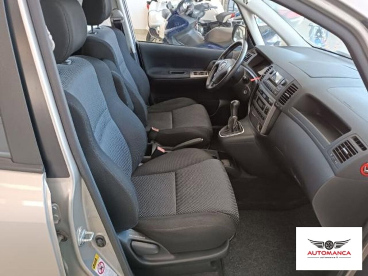 Toyota Corolla Verso 1.8 16V (13)