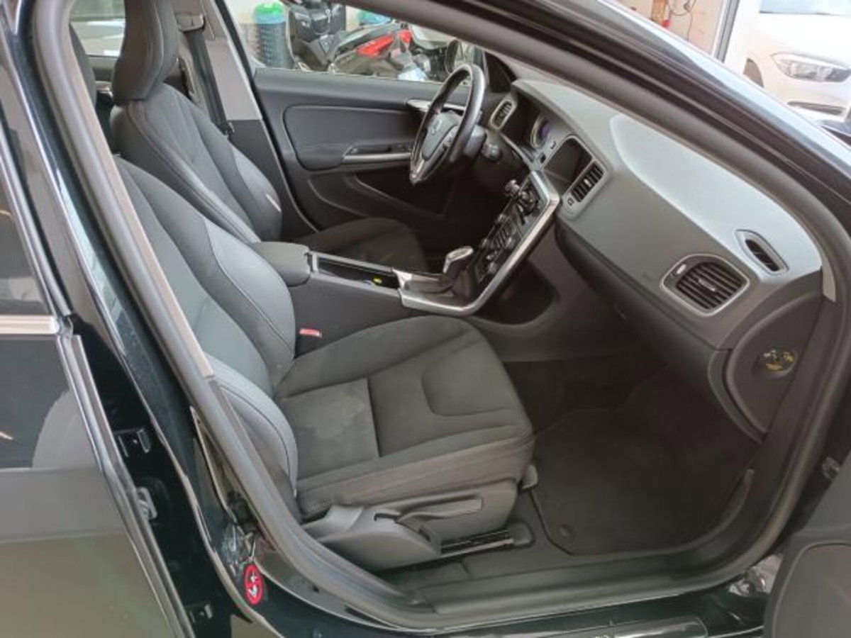 Volvo V60 D2 1.6 Powershift (15)