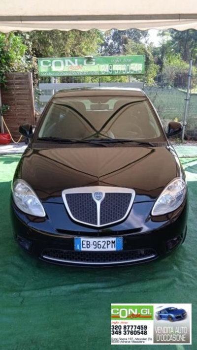 Lancia Ypsilon 1.2 New Oro (2)