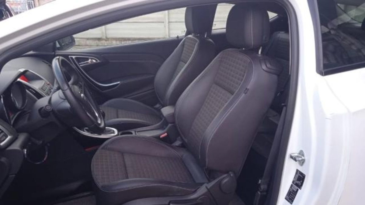 Opel Astra GTC 1.4 Turbo 120CV S&S 3 porte Cosmo (10)