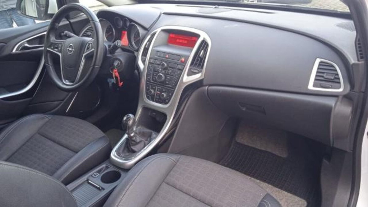 Opel Astra GTC 1.4 Turbo 120CV S&S 3 porte Cosmo (12)