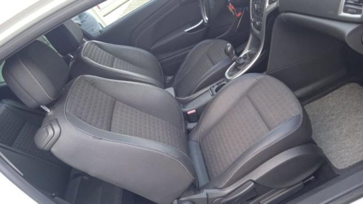 Opel Astra GTC 1.4 Turbo 120CV S&S 3 porte Cosmo (14)