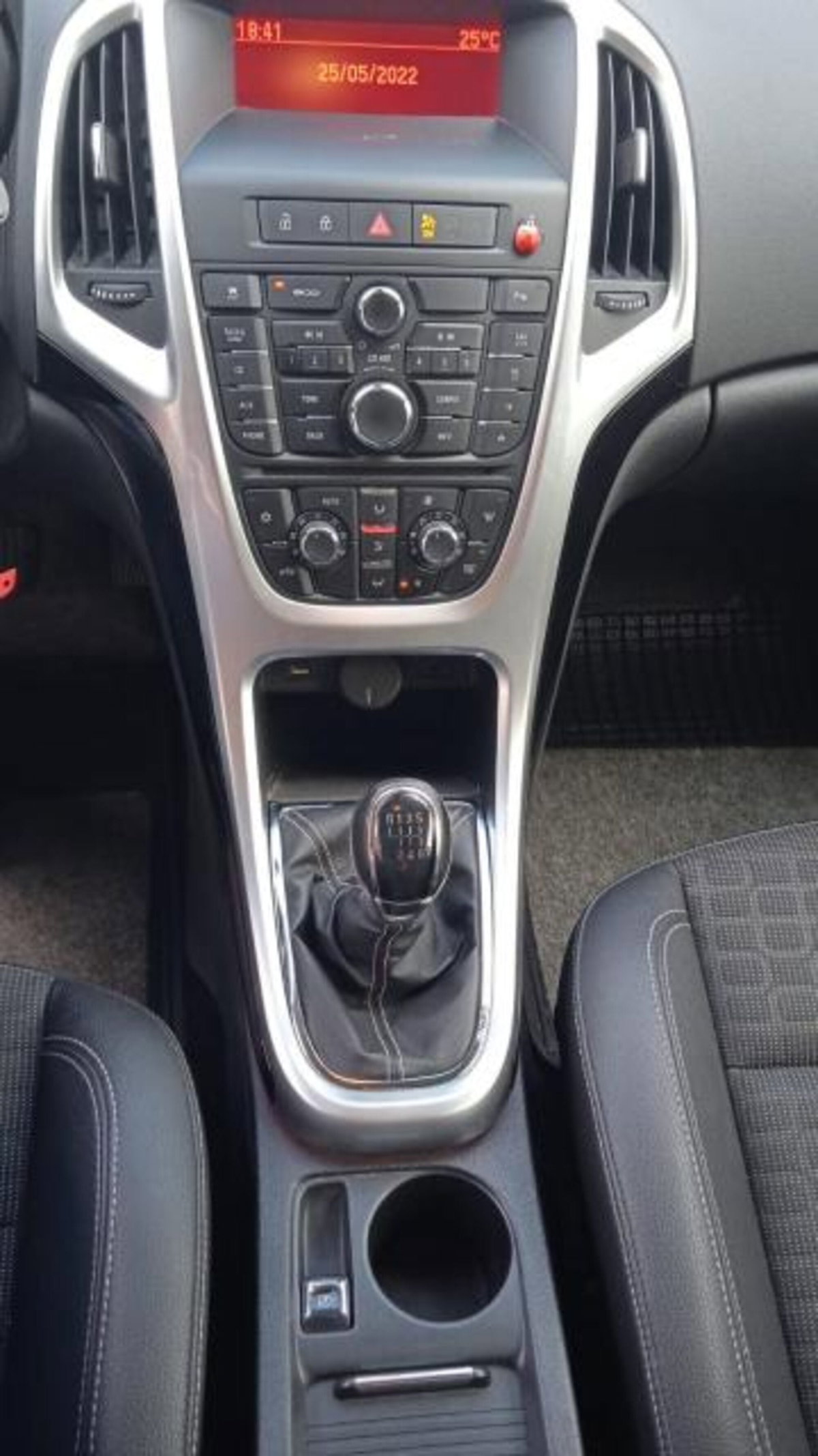 Opel Astra GTC 1.4 Turbo 120CV S&S 3 porte Cosmo (16)