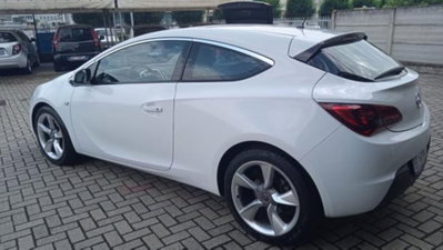 Opel Astra GTC 1.4 Turbo 120CV S&S 3 porte Cosmo (2)