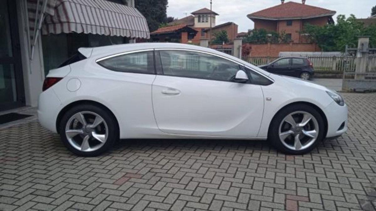 Opel Astra GTC 1.4 Turbo 120CV S&S 3 porte Cosmo (3)