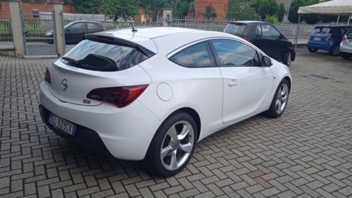 Opel Astra GTC 1.4 Turbo 120CV S&S 3 porte Cosmo (4)