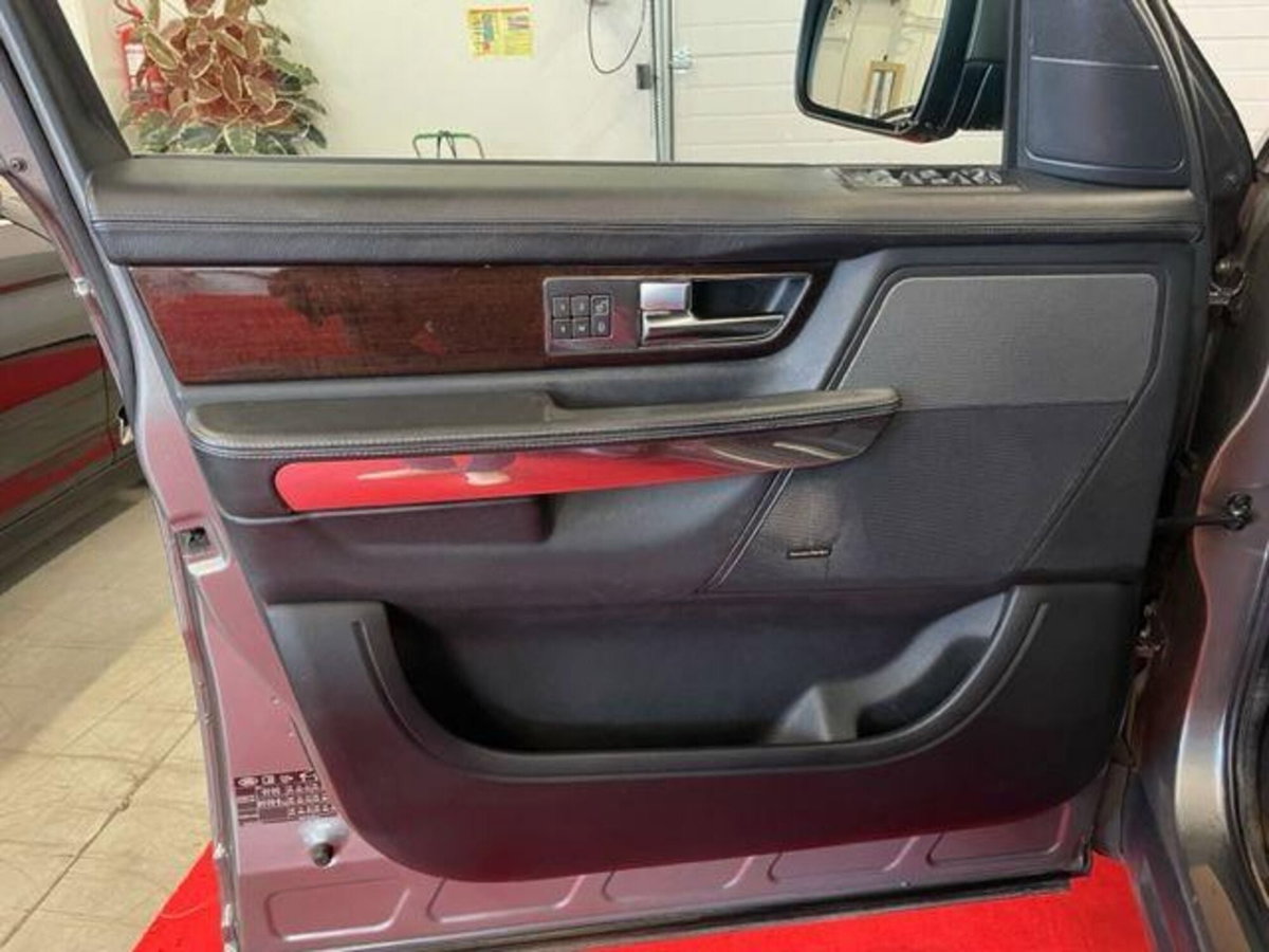 Land Rover Range Rover Sport 3.0 SDV6 HSE (18)