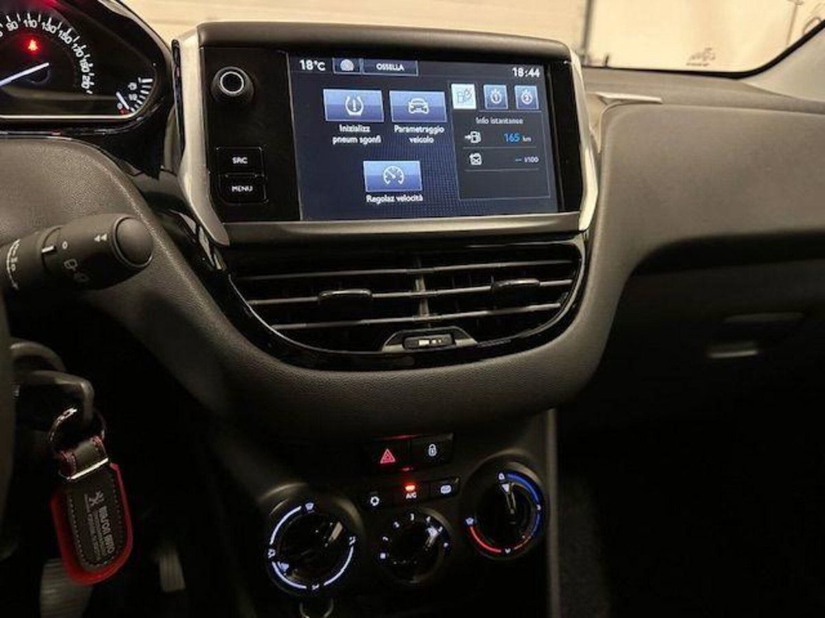 Peugeot 208 82 3 porte Access (10)