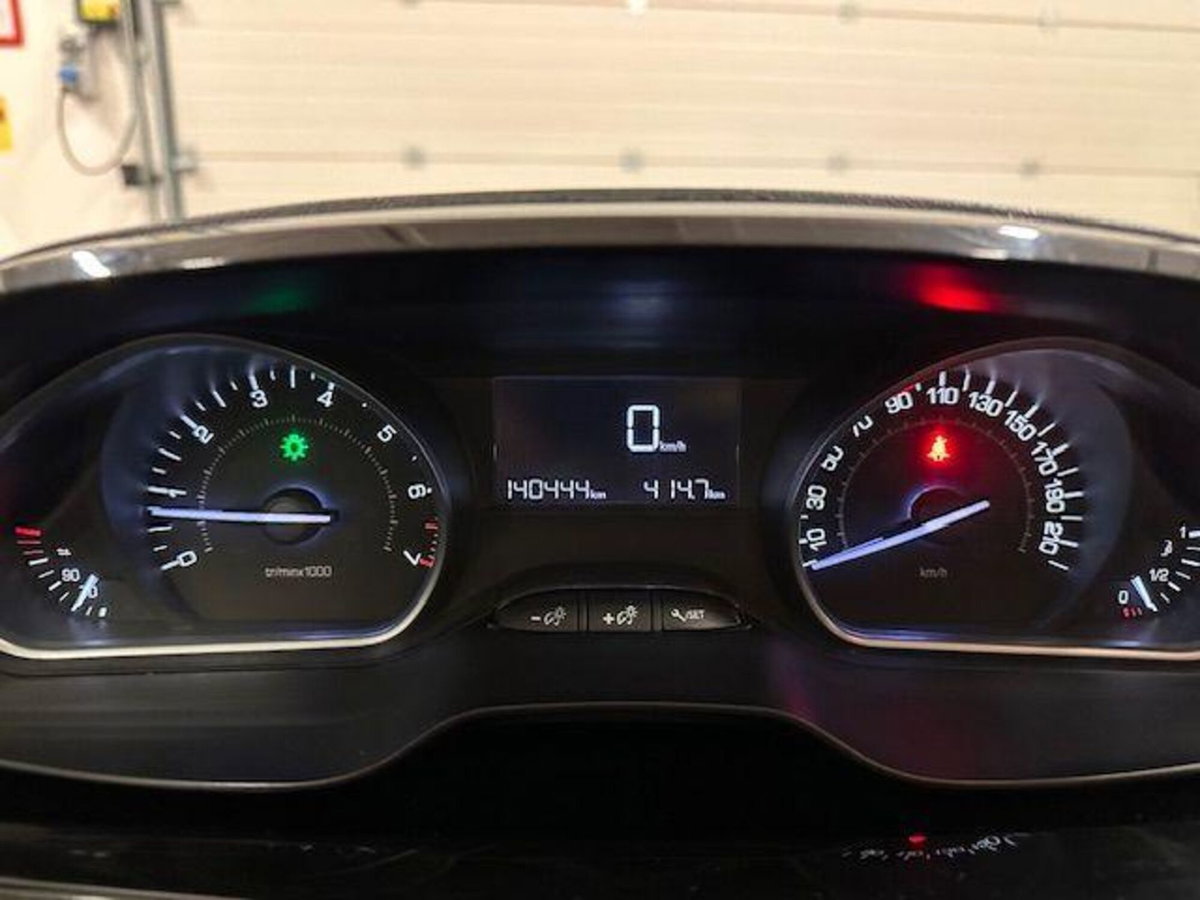 Peugeot 208 82 3 porte Access (7)