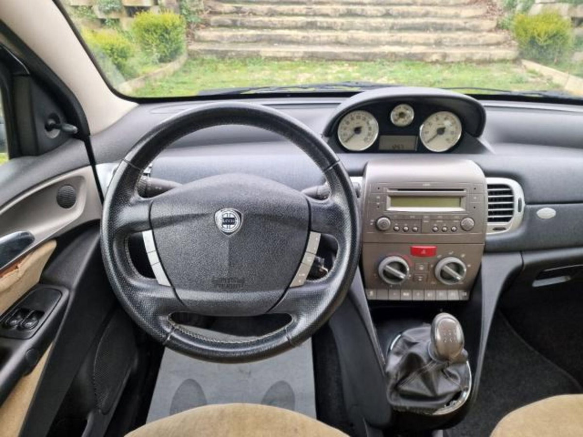 Lancia Ypsilon 16V Argento (11)