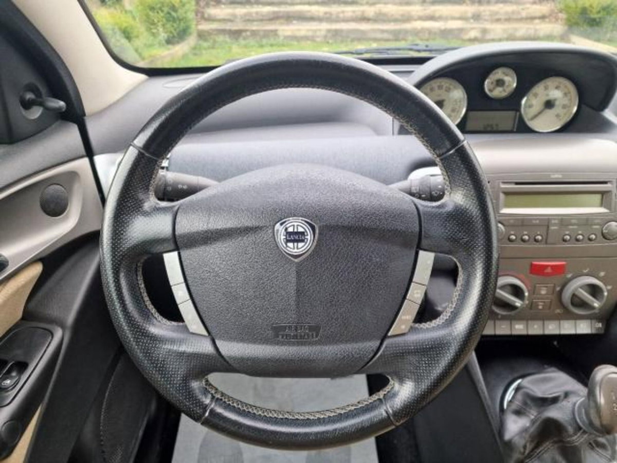 Lancia Ypsilon 16V Argento (12)