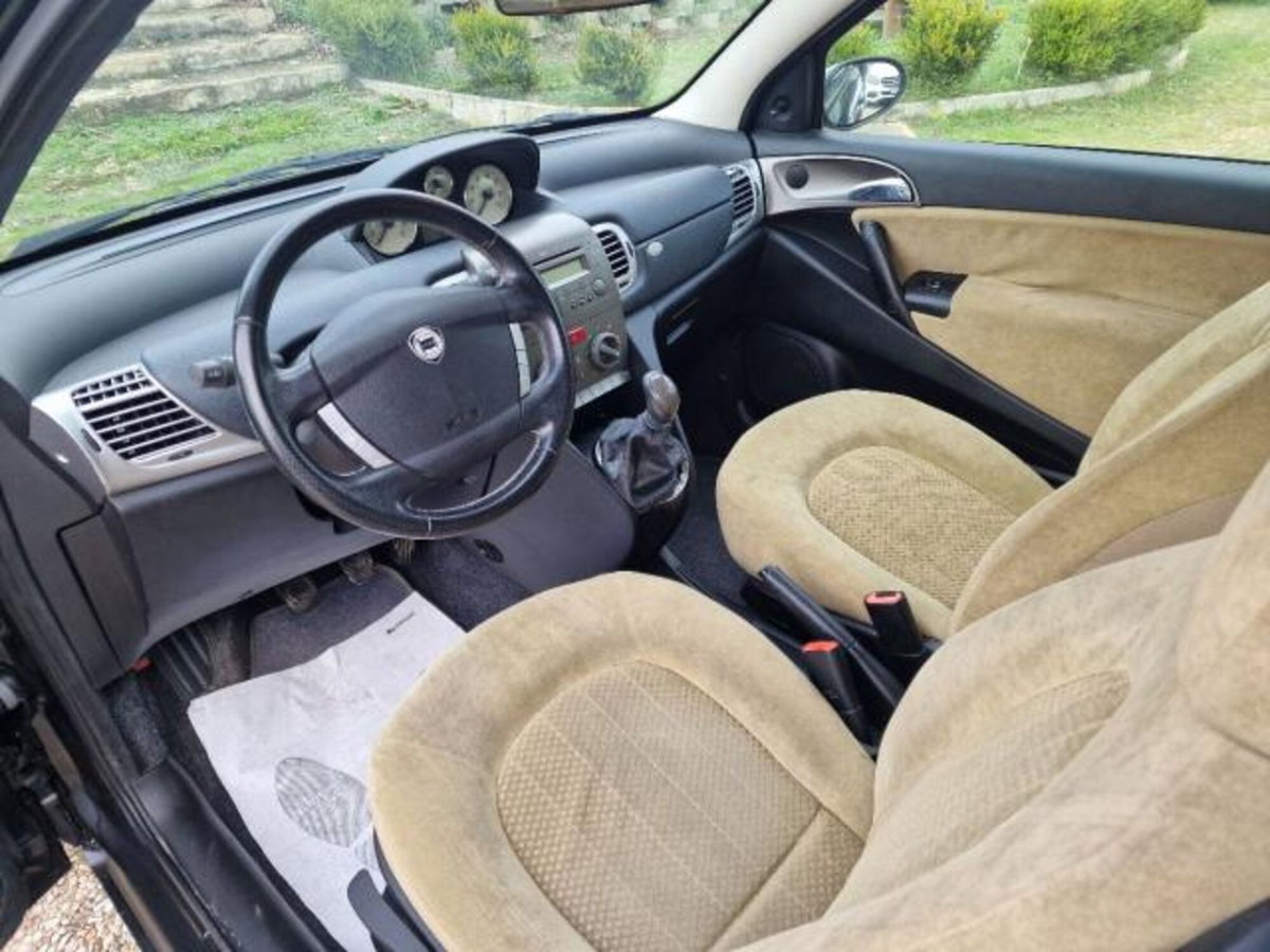 Lancia Ypsilon 16V Argento (13)