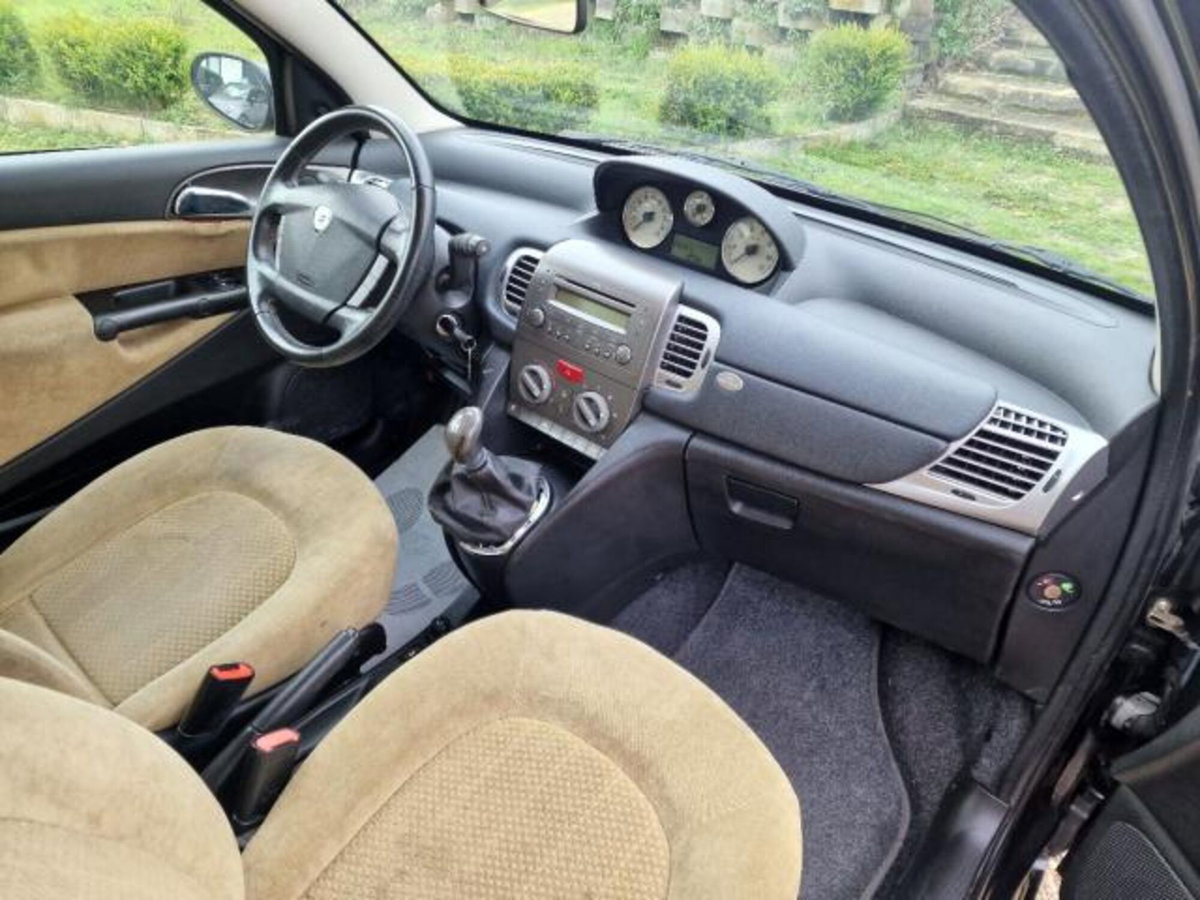 Lancia Ypsilon 16V Argento (14)