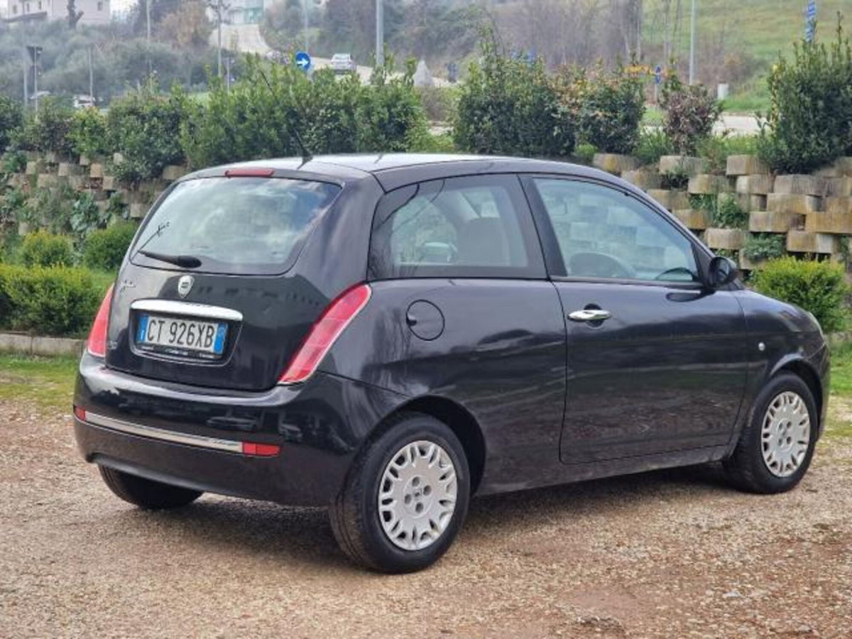 Lancia Ypsilon 16V Argento (6)