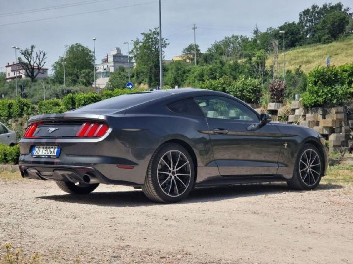 Ford Mustang Coupé Fastback 2.3 EcoBoost aut. (10)