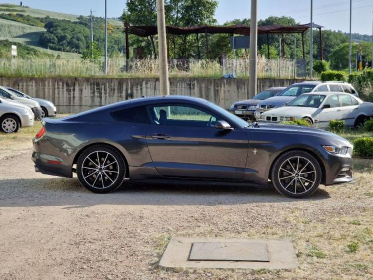 Ford Mustang Coupé Fastback 2.3 EcoBoost aut. (12)