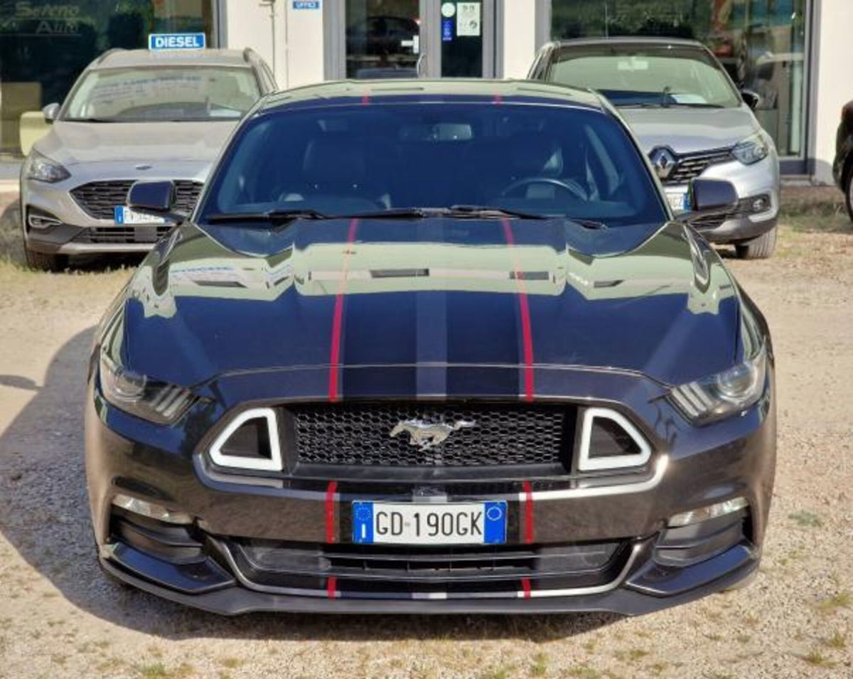 Ford Mustang Coupé Fastback 2.3 EcoBoost aut. (2)
