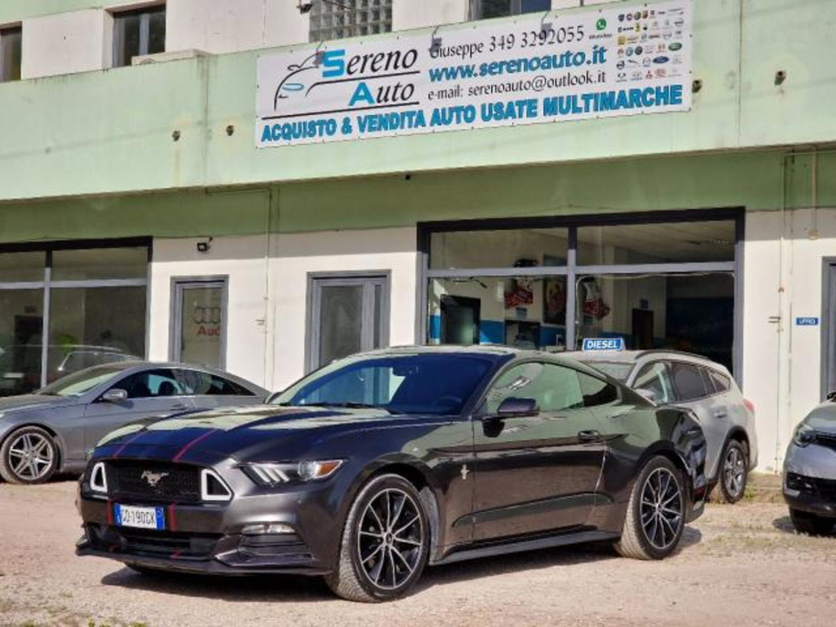 Ford Mustang Coupé Fastback 2.3 EcoBoost aut. (4)