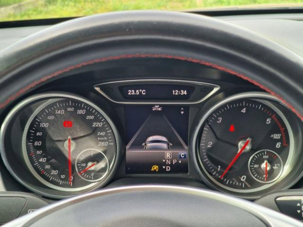 Mercedes-Benz CLA 200 d Automatic Premium (20)