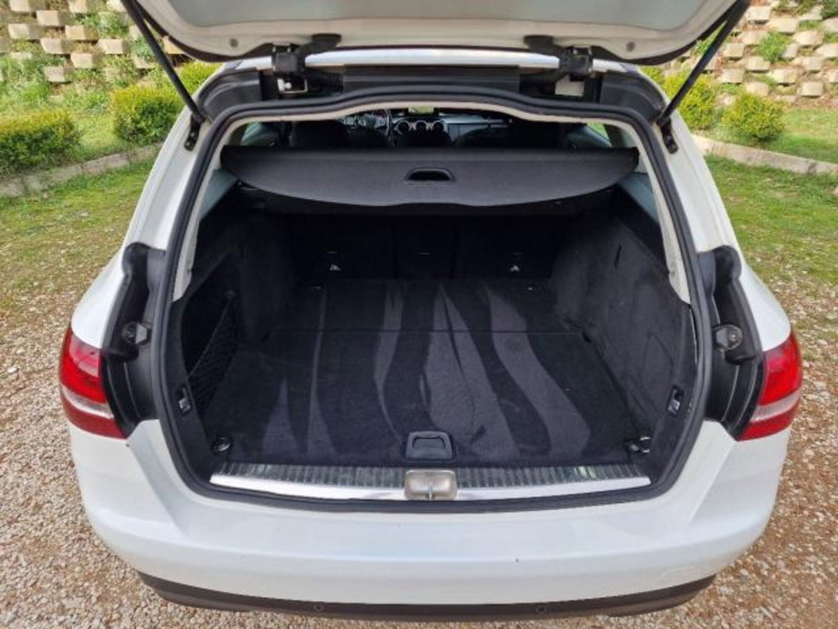 Mercedes-Benz Classe C Station Wagon 220 d 4Matic Auto Executive (13)