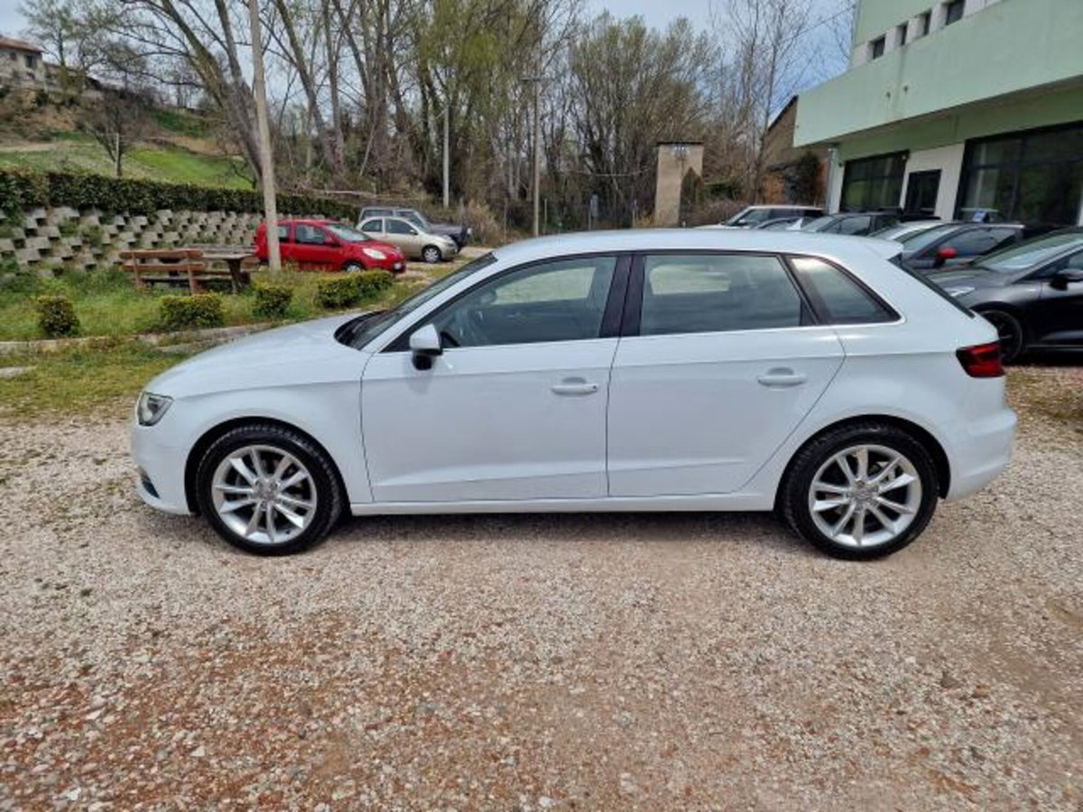 Audi A3 Sportback 1.6 TDI Attraction (6)