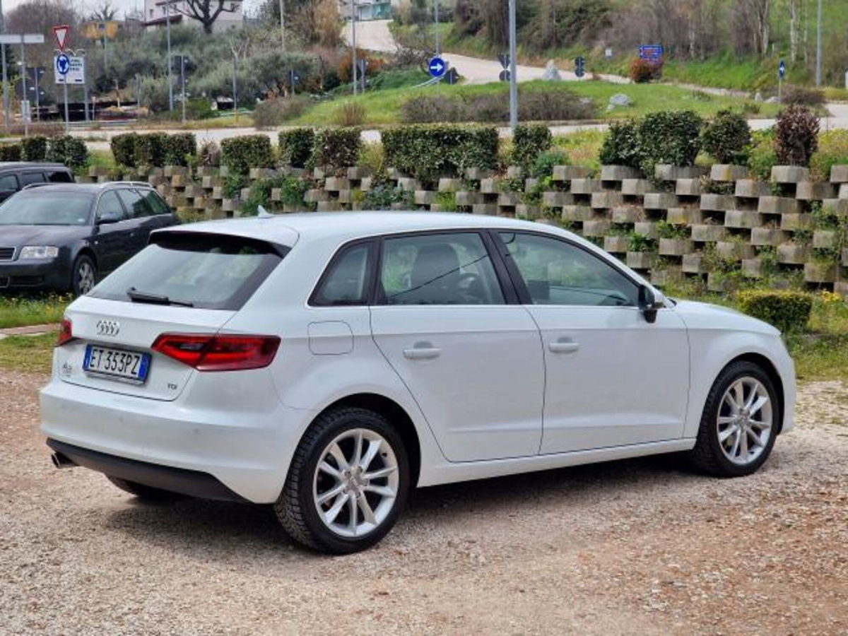 Audi A3 Sportback 1.6 TDI Attraction (9)