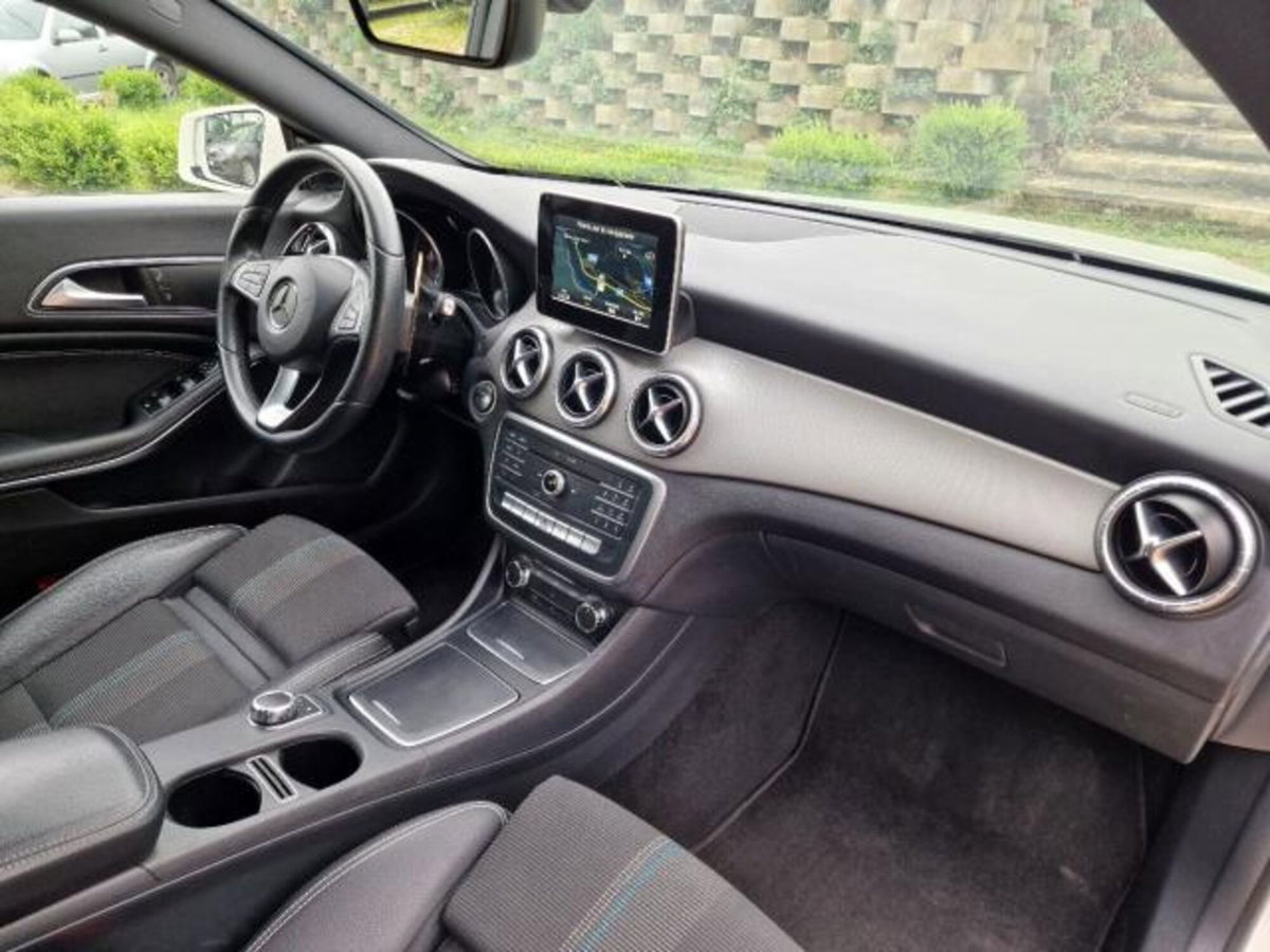 Mercedes-Benz CLA Shooting Brake 200 d Automatic Executive (20)