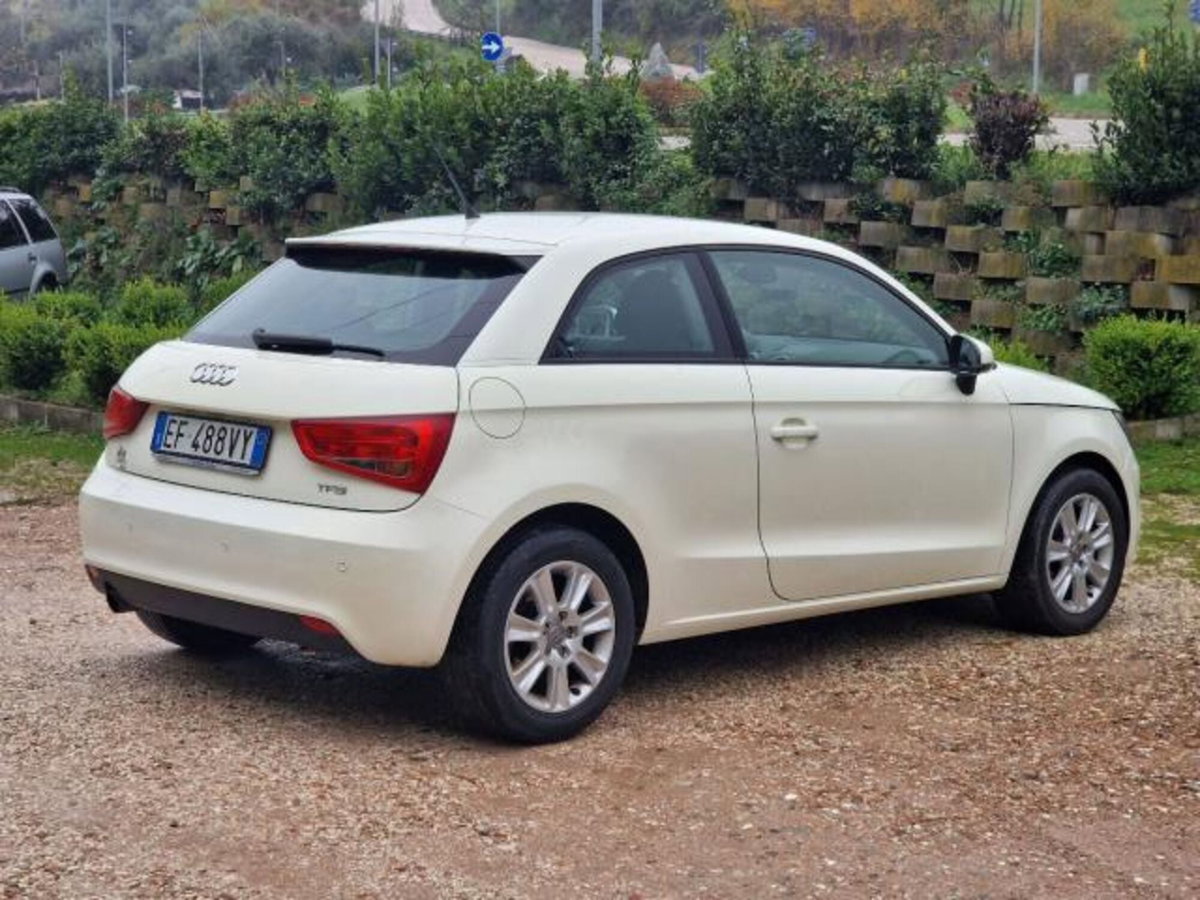 Audi A1 1.2 TFSI Attraction (9)