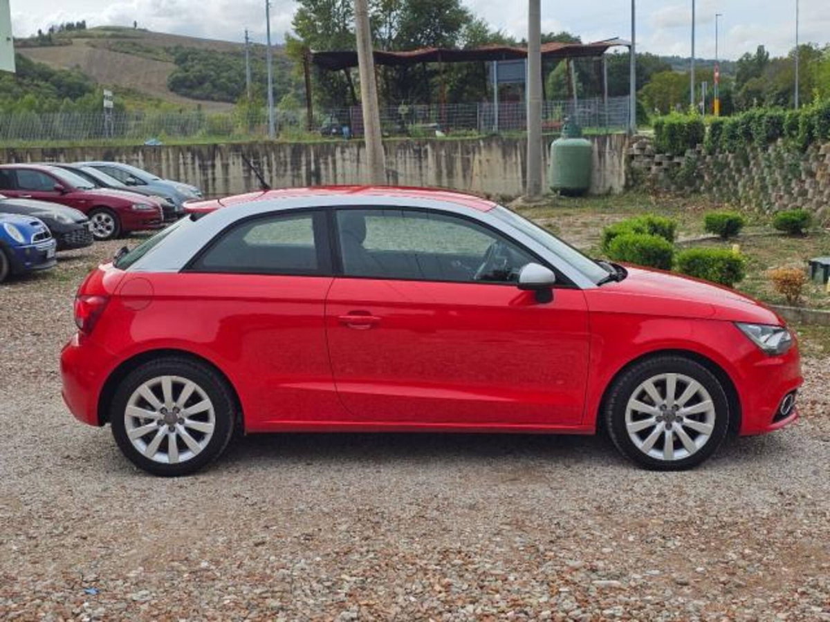 Audi A1 1.6 TDI 105 CV Attraction (11)