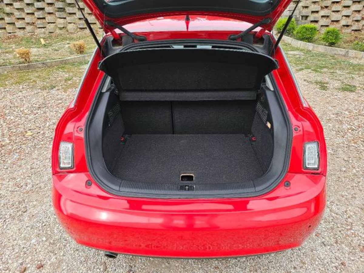 Audi A1 1.6 TDI 105 CV Attraction (14)