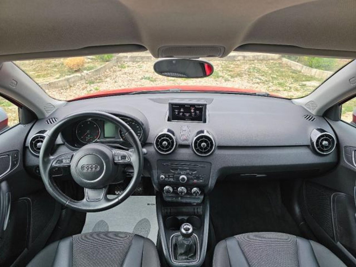 Audi A1 1.6 TDI 105 CV Attraction (15)