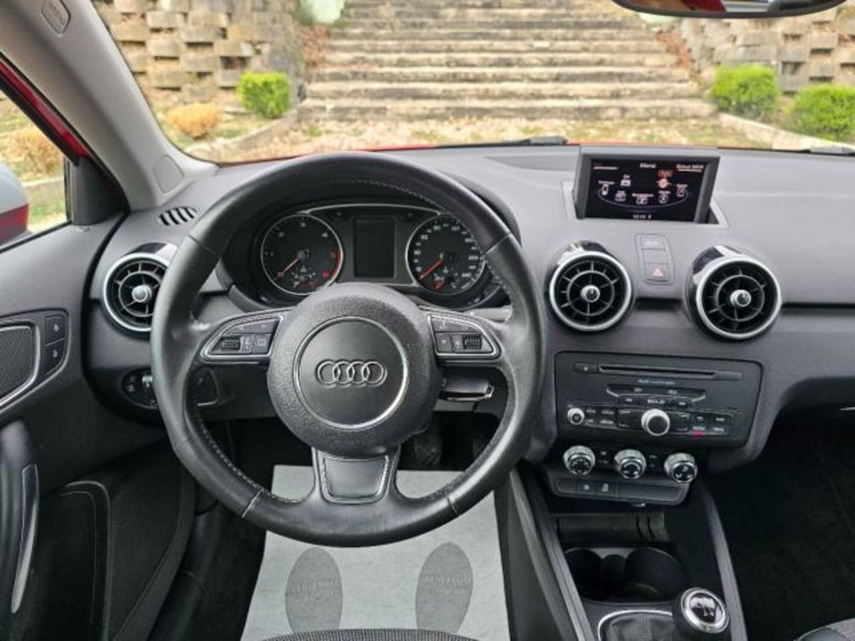 Audi A1 1.6 TDI 105 CV Attraction (16)