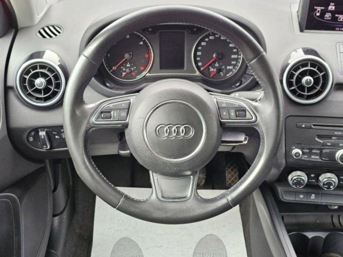 Audi A1 1.6 TDI 105 CV Attraction (17)