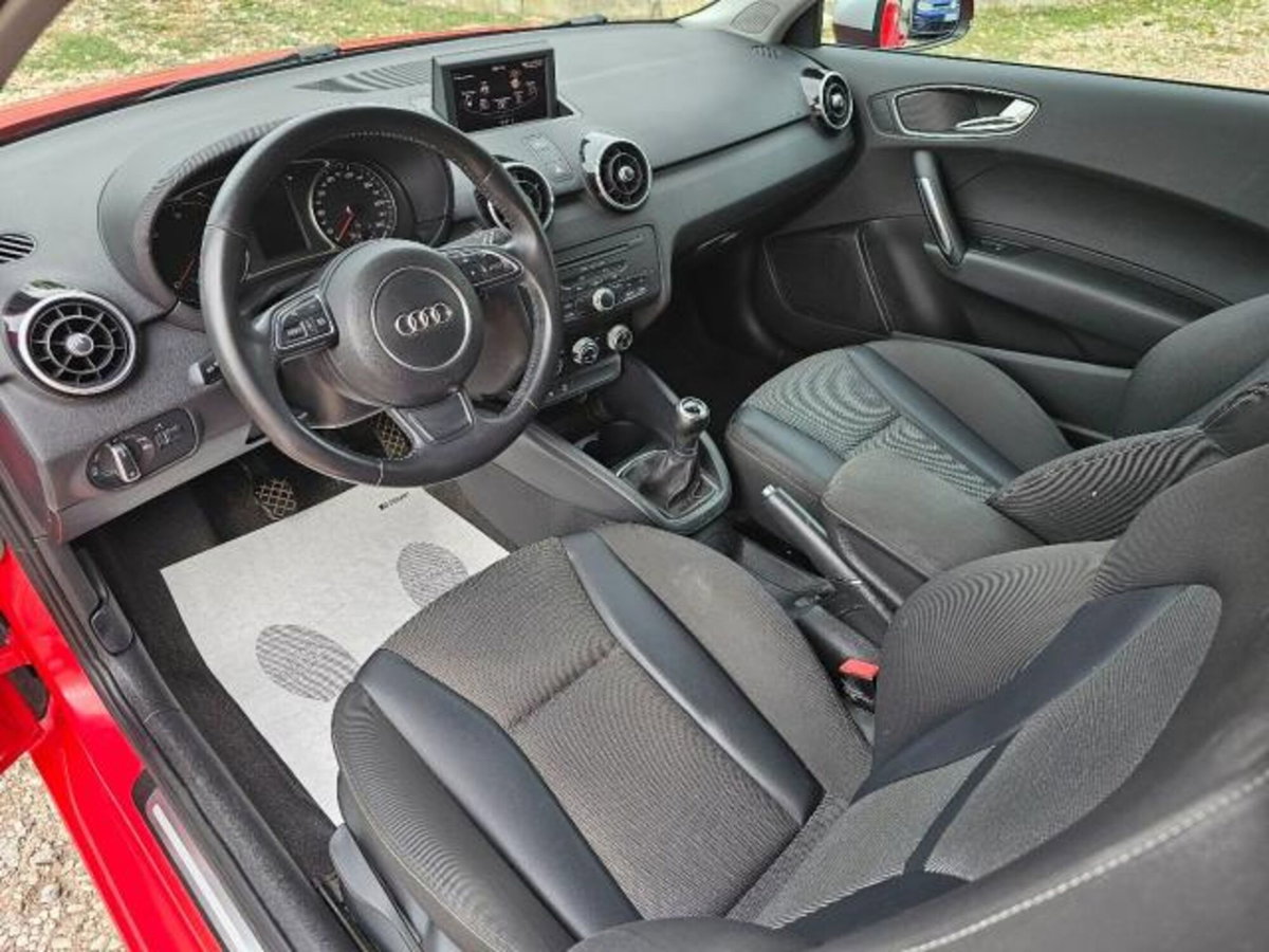 Audi A1 1.6 TDI 105 CV Attraction (18)