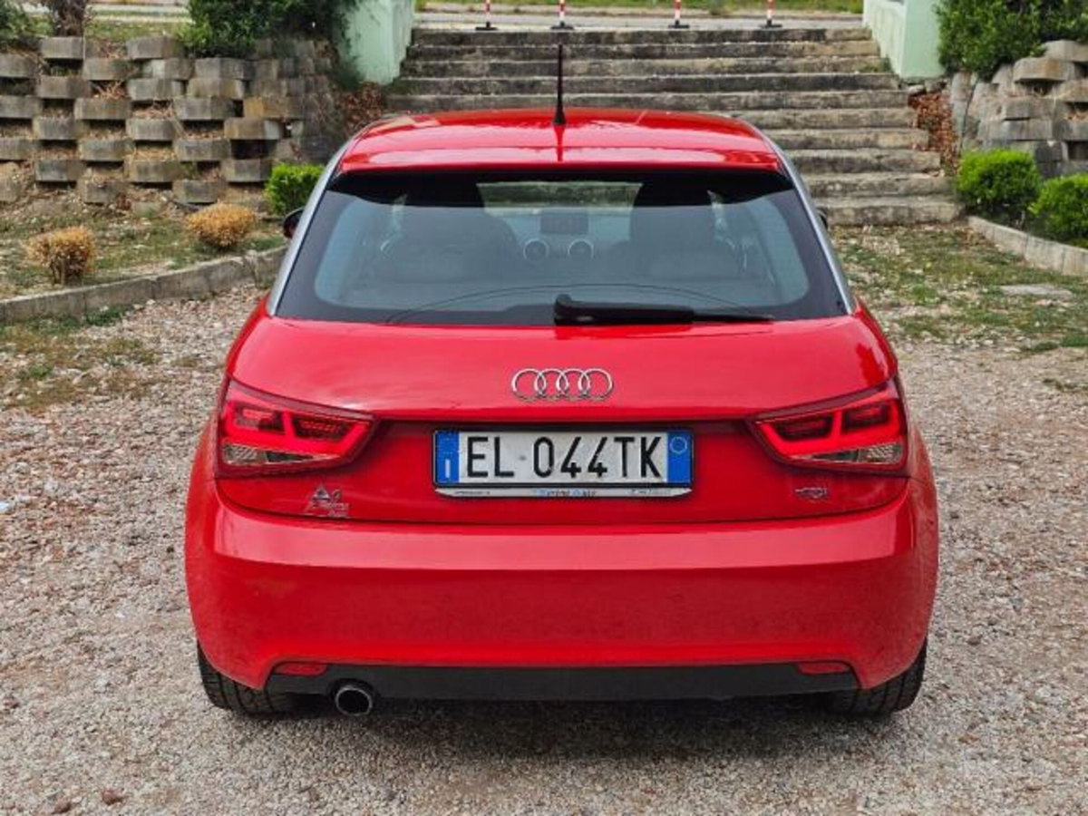 Audi A1 1.6 TDI 105 CV Attraction (8)