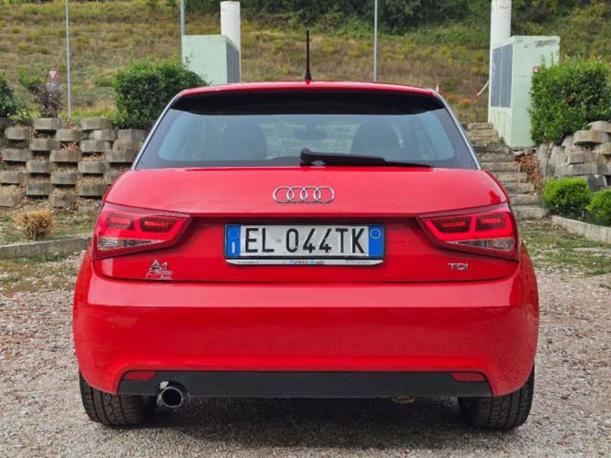 Audi A1 1.6 TDI 105 CV Attraction (9)