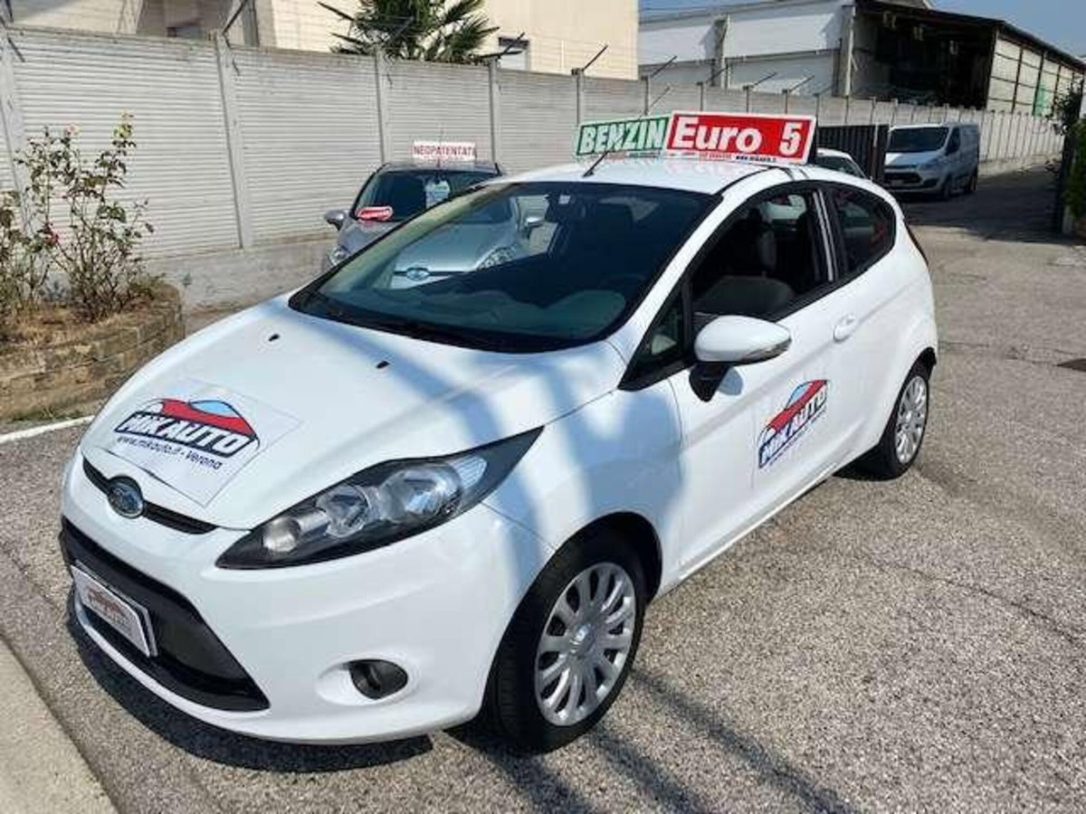 Ford Fiesta 1.2 82CV 3 porte (2)