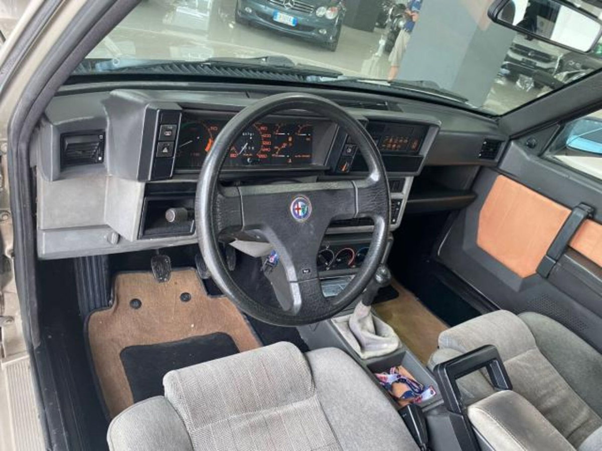 Alfa Romeo 75 2.0i Twin Spark (11)