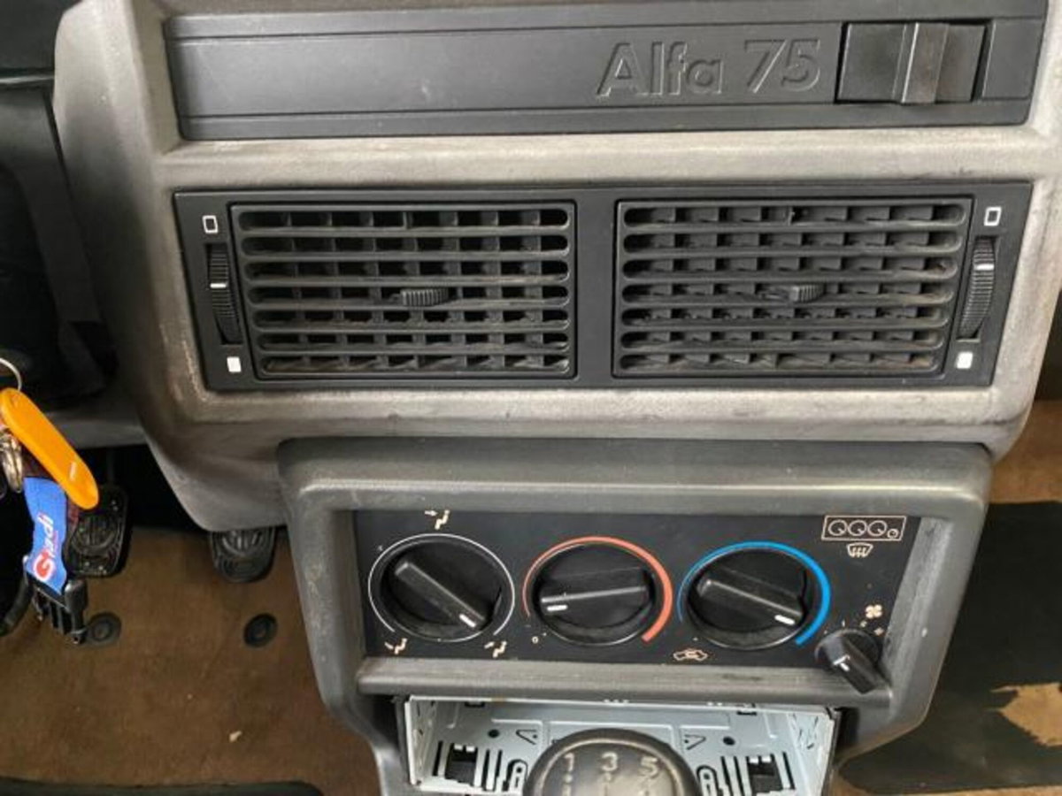 Alfa Romeo 75 2.0i Twin Spark (16)