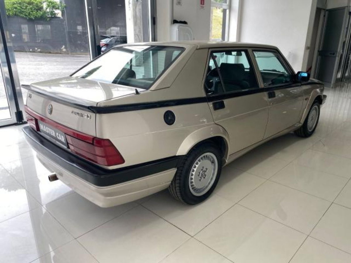 Alfa Romeo 75 2.0i Twin Spark (4)