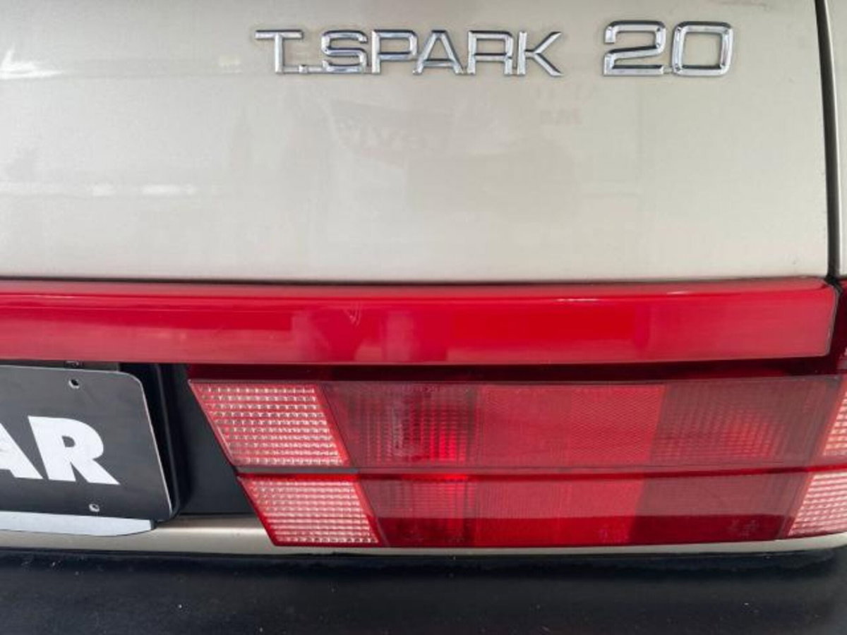 Alfa Romeo 75 2.0i Twin Spark (7)