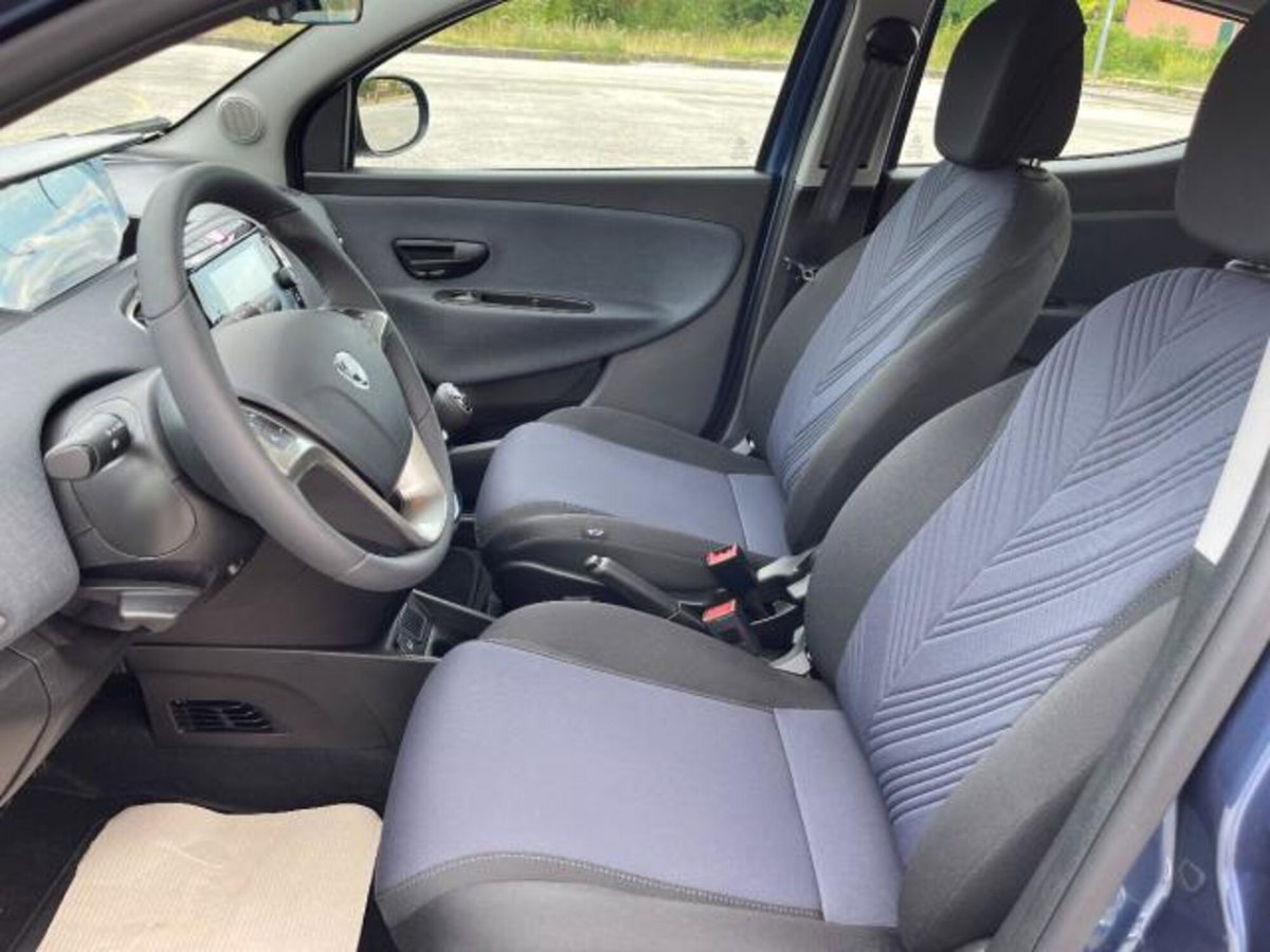 Lancia Ypsilon 1.0 FireFly 5 porte S&S Hybrid Ecochic Gold (11)