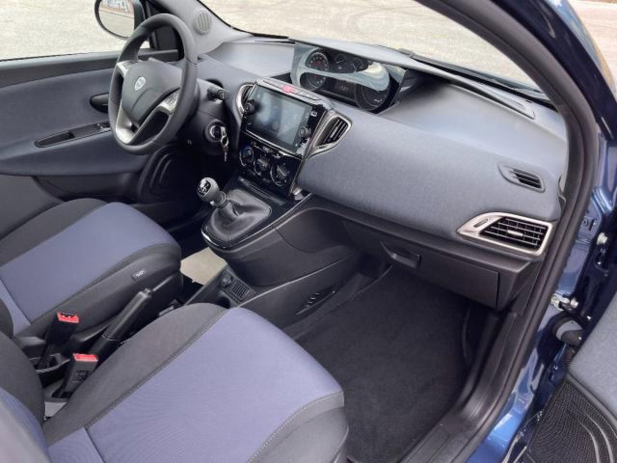 Lancia Ypsilon 1.0 FireFly 5 porte S&S Hybrid Ecochic Gold (14)