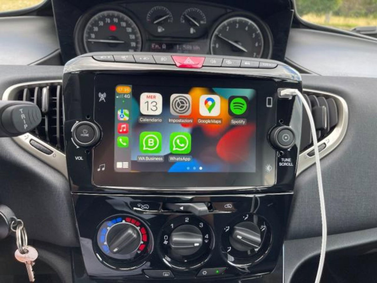 Lancia Ypsilon 1.0 FireFly 5 porte S&S Hybrid Ecochic Gold (16)