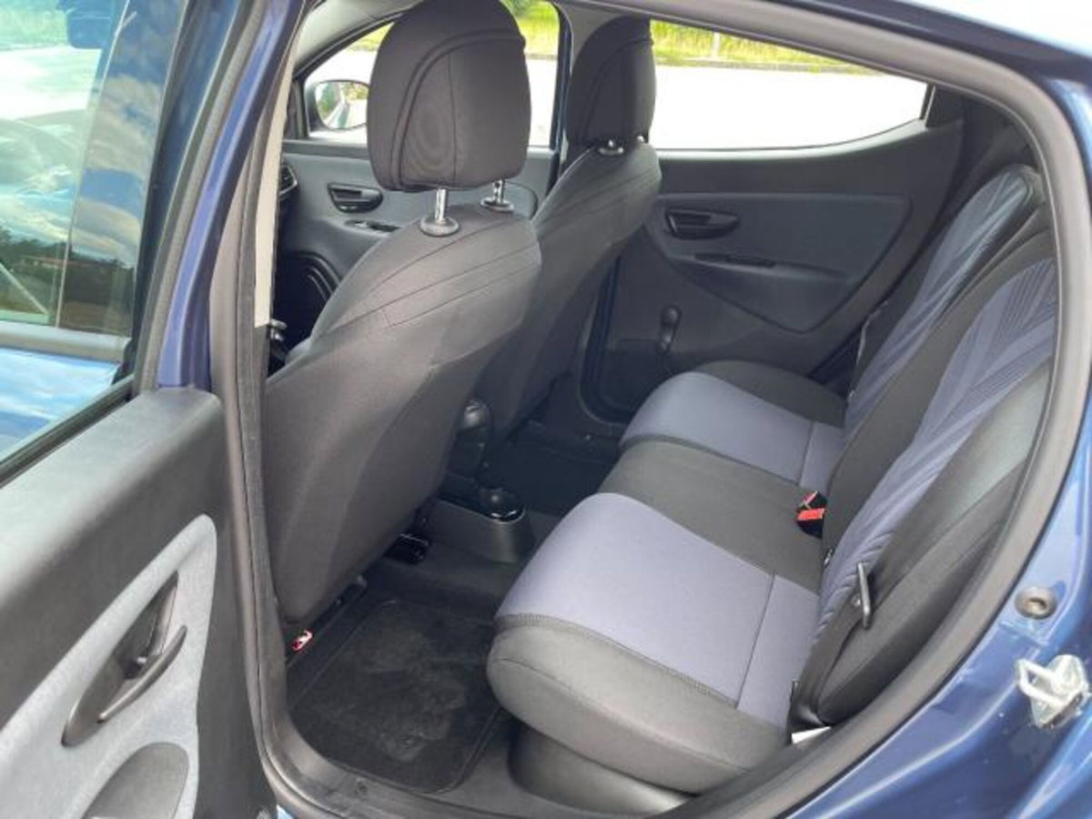 Lancia Ypsilon 1.0 FireFly 5 porte S&S Hybrid Ecochic Gold (19)