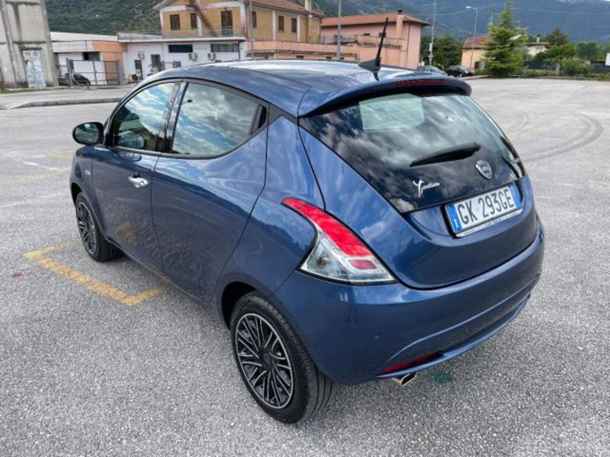 Lancia Ypsilon 1.0 FireFly 5 porte S&S Hybrid Ecochic Gold (3)