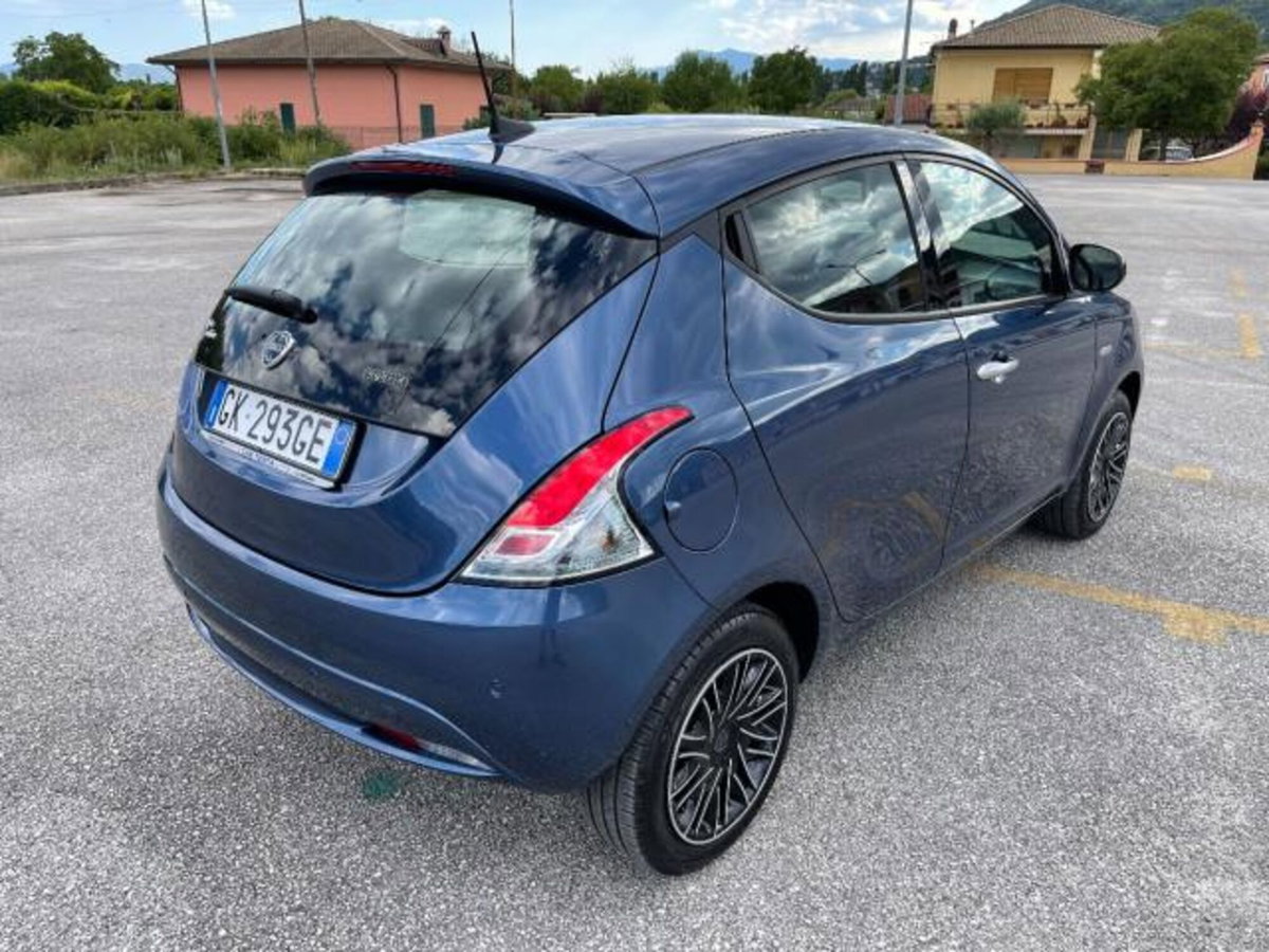 Lancia Ypsilon 1.0 FireFly 5 porte S&S Hybrid Ecochic Gold (5)